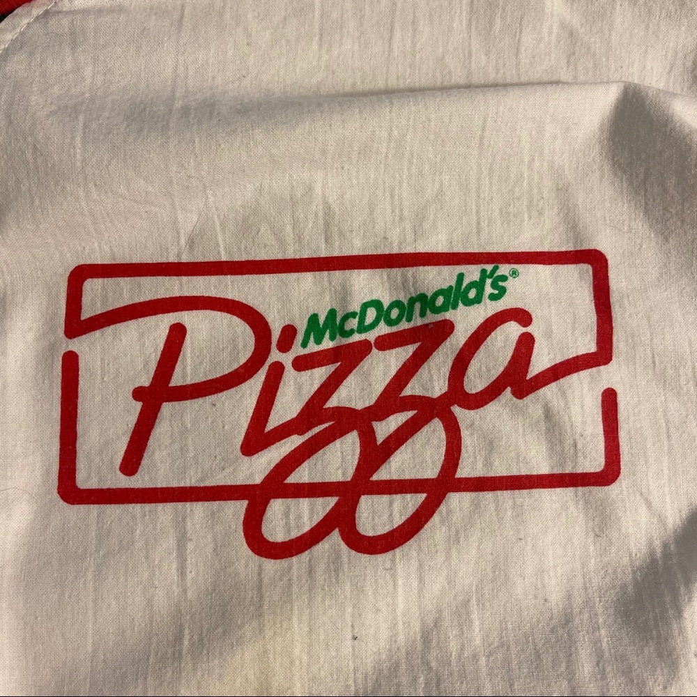 RARE vintage unisex McDonald’s pizza shirt - Picture 8 of 9
